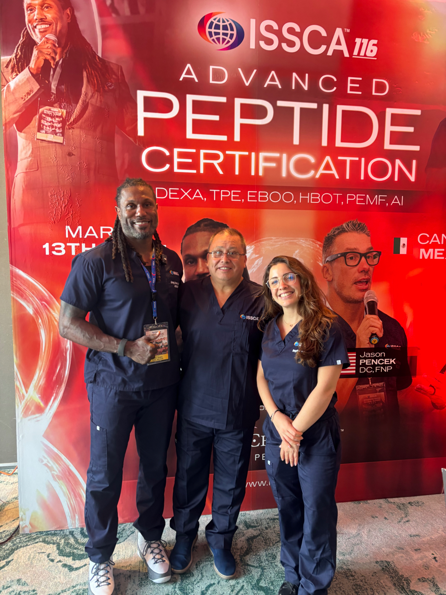 Dr. Gerardo Zumbana con ponentes internacionales en el ISSCA Advanced Peptide Certification