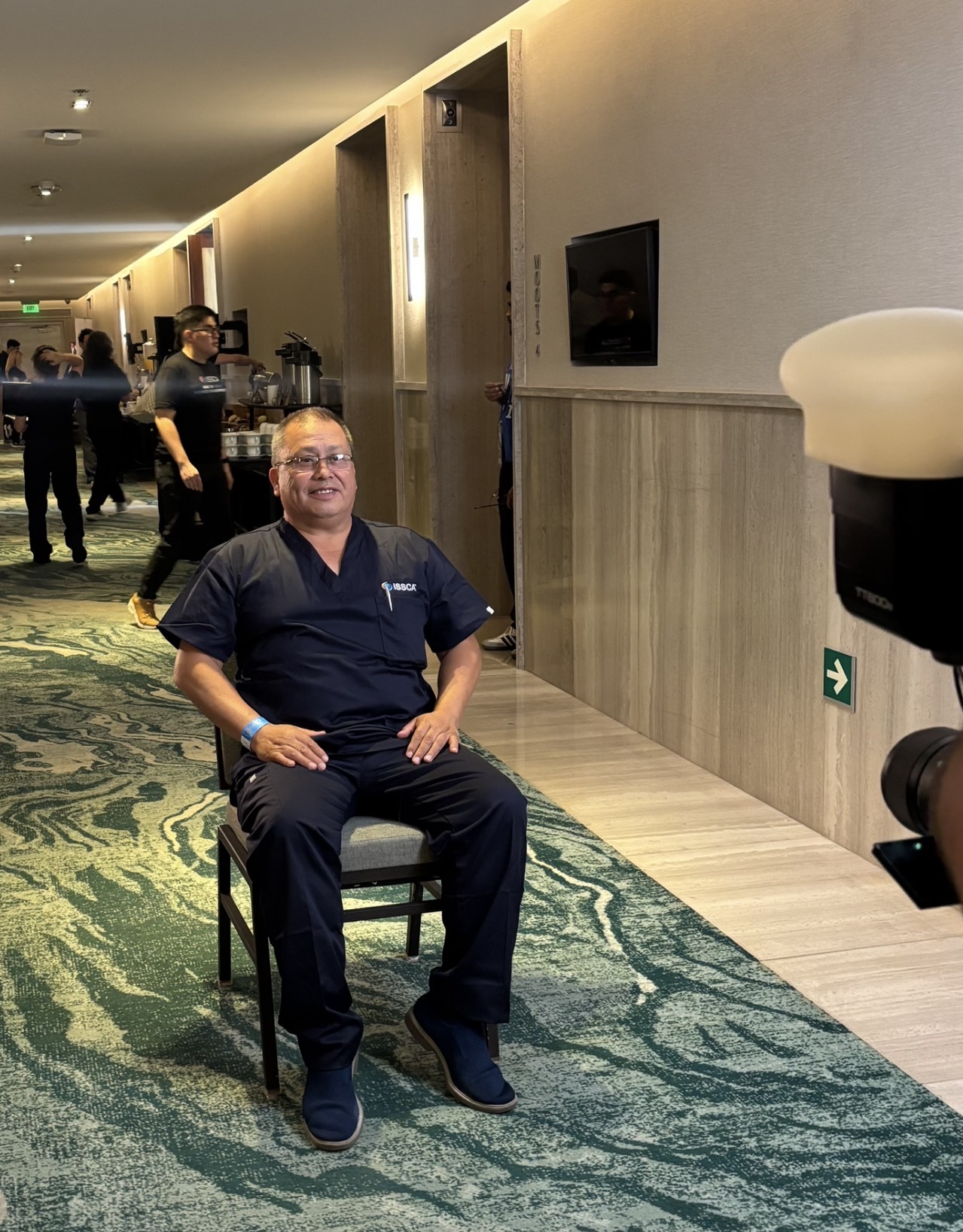 Dr. Gerardo Zumbana en sesión fotográfica oficial de ISSCA