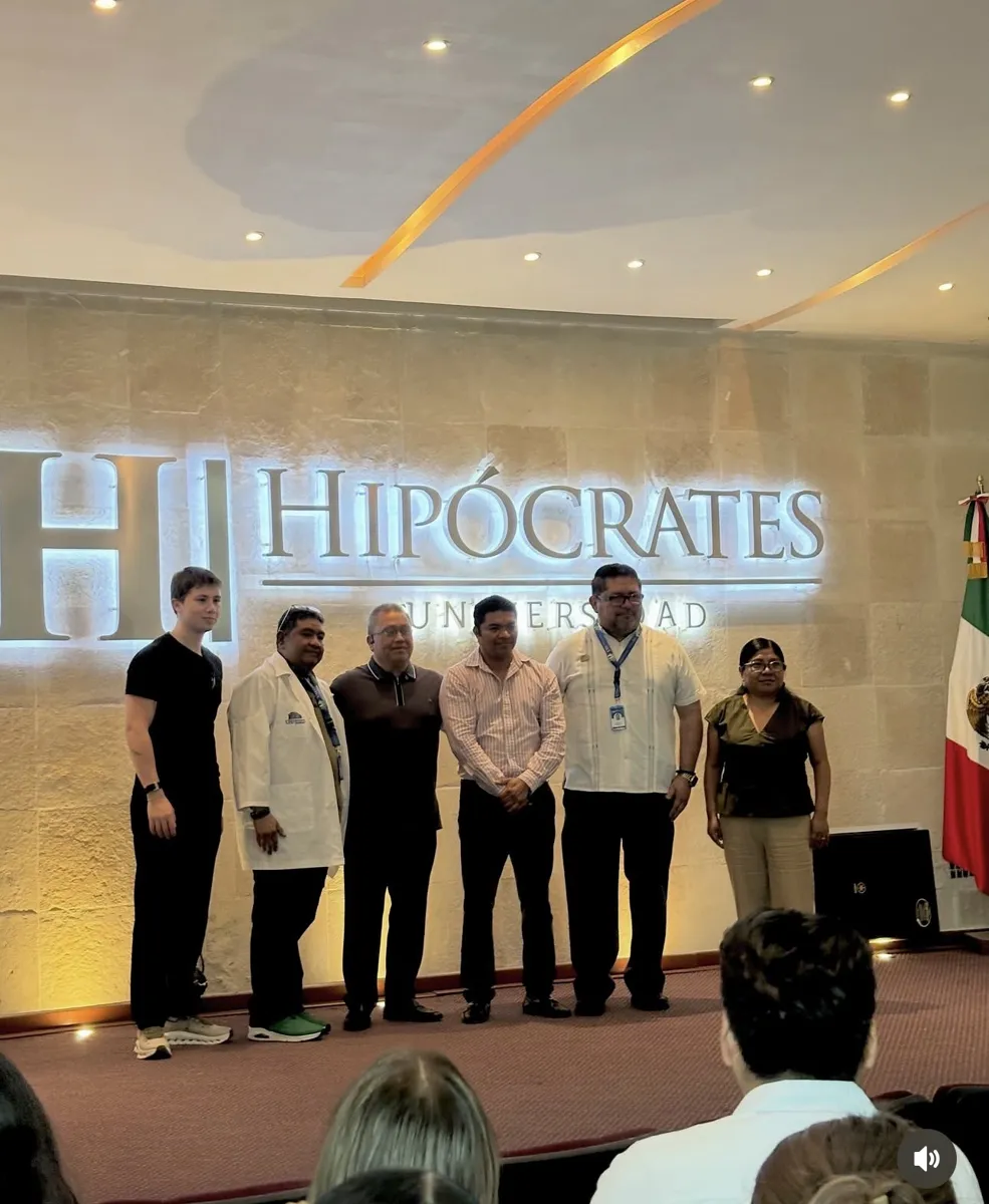 Dr. Gerardo Zumbana with academics in the Universidad Hipócrates auditorium, Mexico